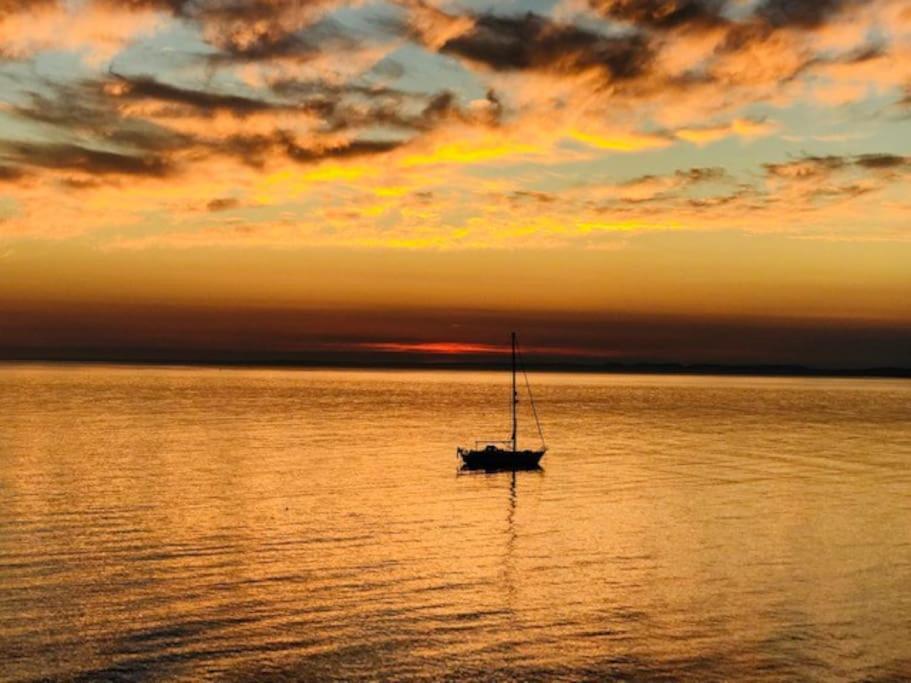 Luxurious Beach House Chesil Beach. Sleeps 6 Castletown  Esterno foto